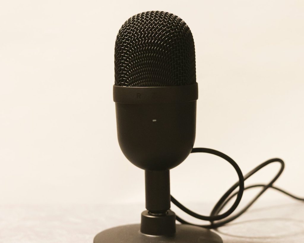 Compact Piezo Contact Microphone